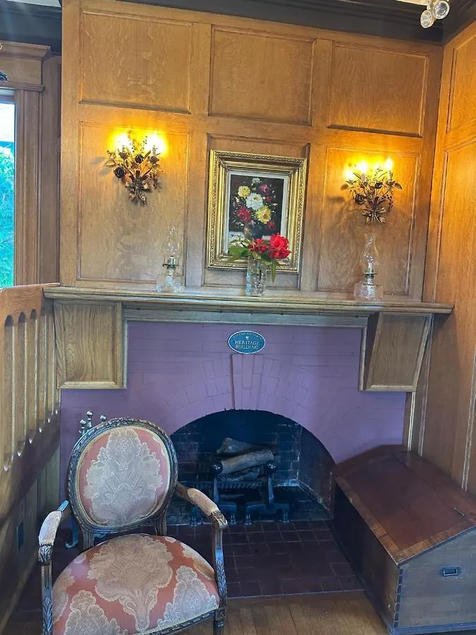 Prior Castle Inn Victoria Bed & Breakfast